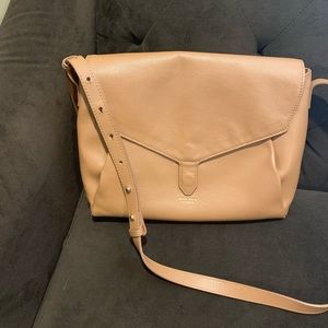 Mina Baie Audrey 1.0, Tan